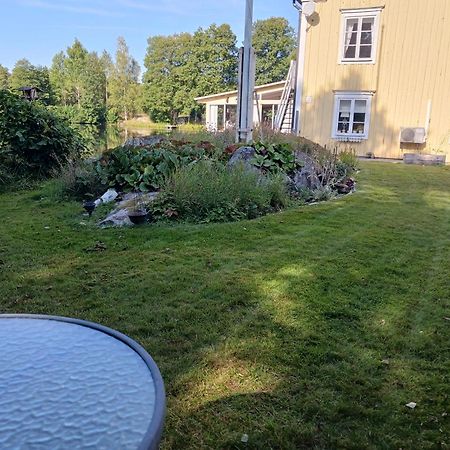Gula Huset Bed and Breakfast Storebro Exteriör bild