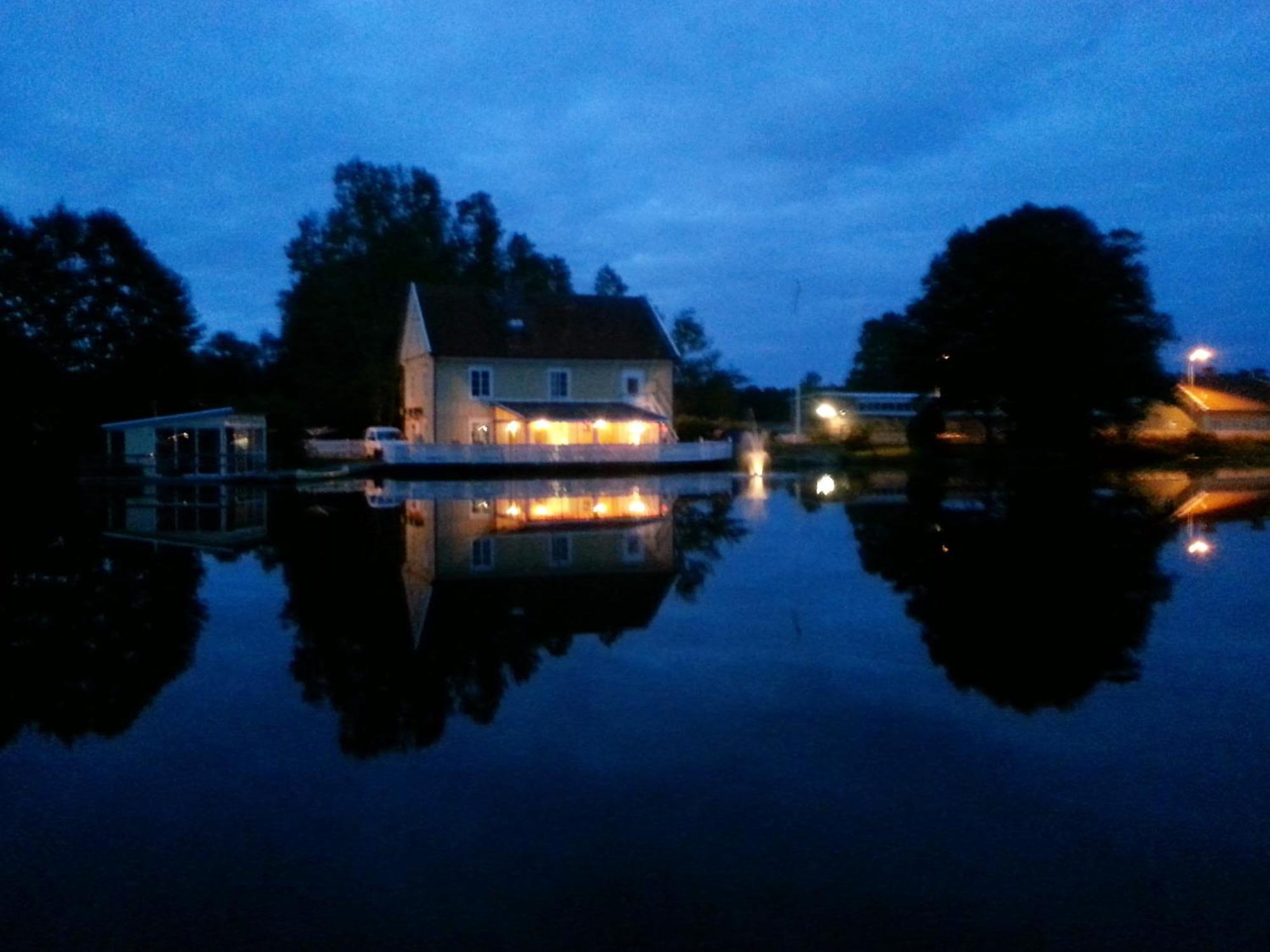 Gula Huset Bed and Breakfast Storebro Exteriör bild